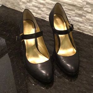 Mary Jane leather 3” pumps, size 6